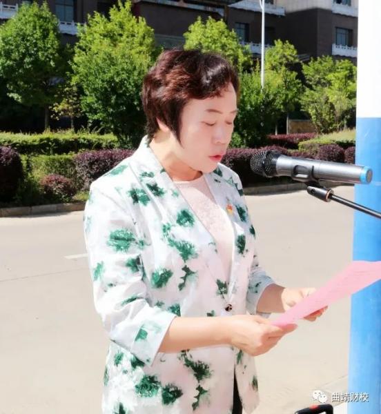 学校学院党员干部到学苑社区开展“爱在中秋节、情暖环卫工”慰问活动