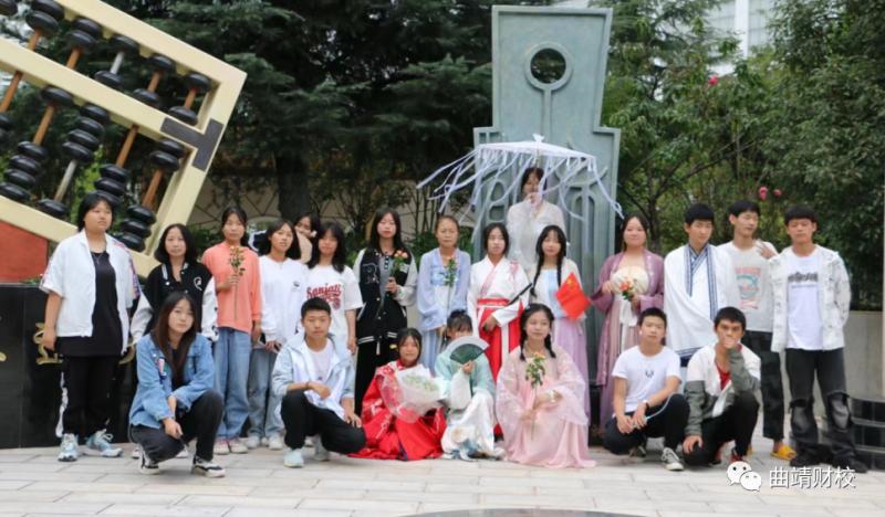 学校在国庆期间组织开展丰富多彩的主题活动